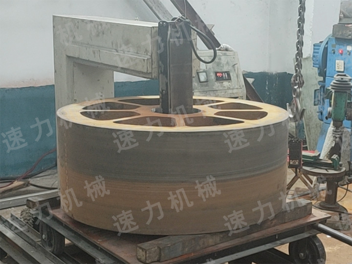 唐山重型裝備集團有限公司使用我司大型齒輪加熱器現場